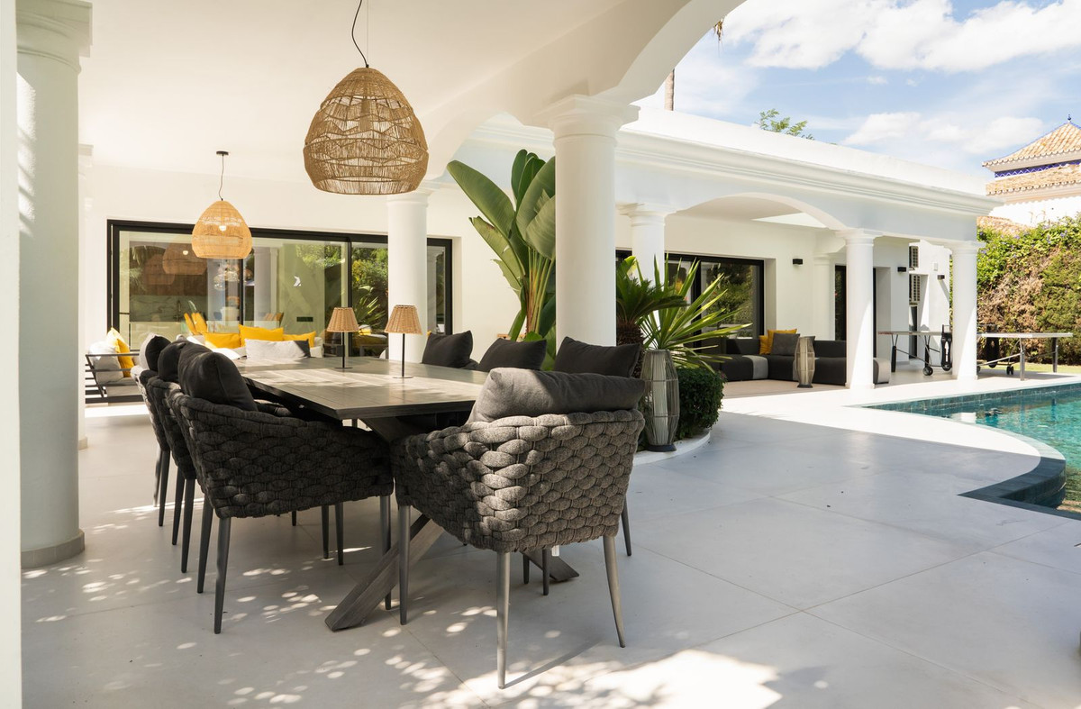 Huis te koop in El Paraiso | 5 slaapkamers H5496214