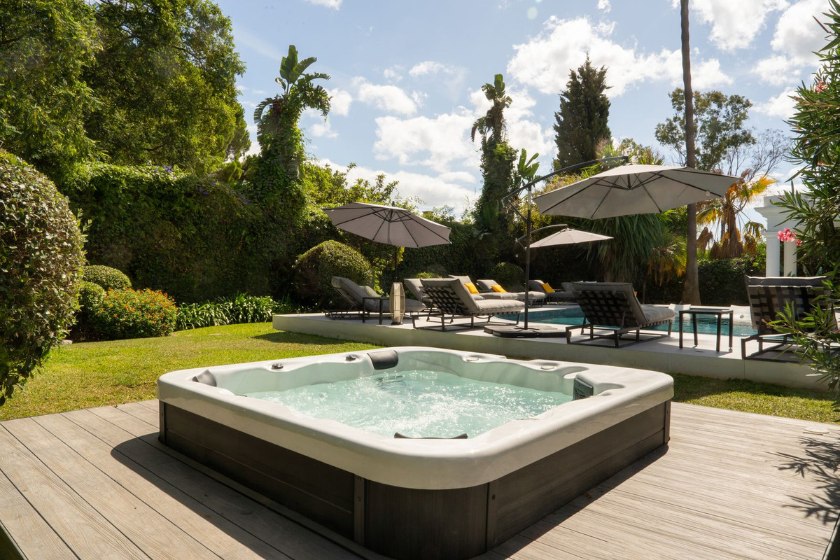Huis te koop in El Paraiso | 5 slaapkamers H5496214
