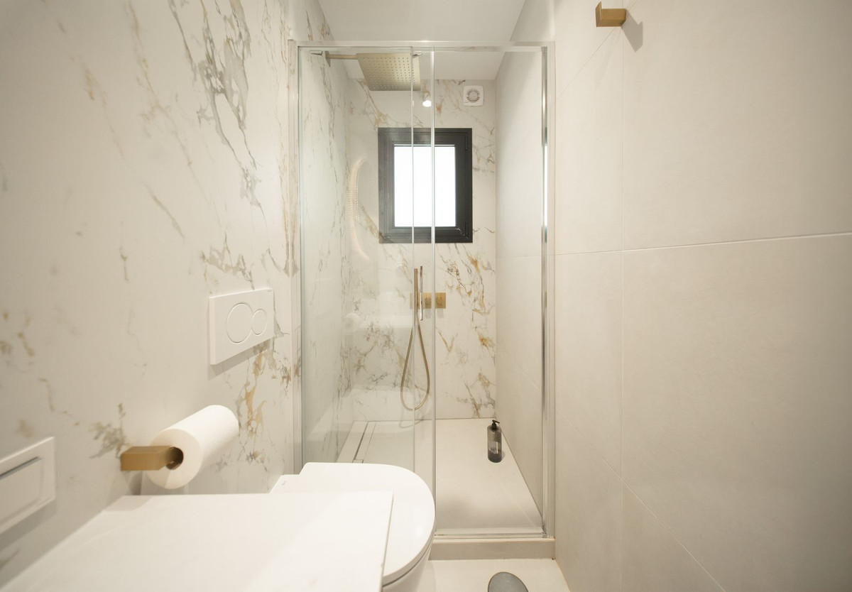 Huis te koop in El Paraiso | 5 slaapkamers H5496214