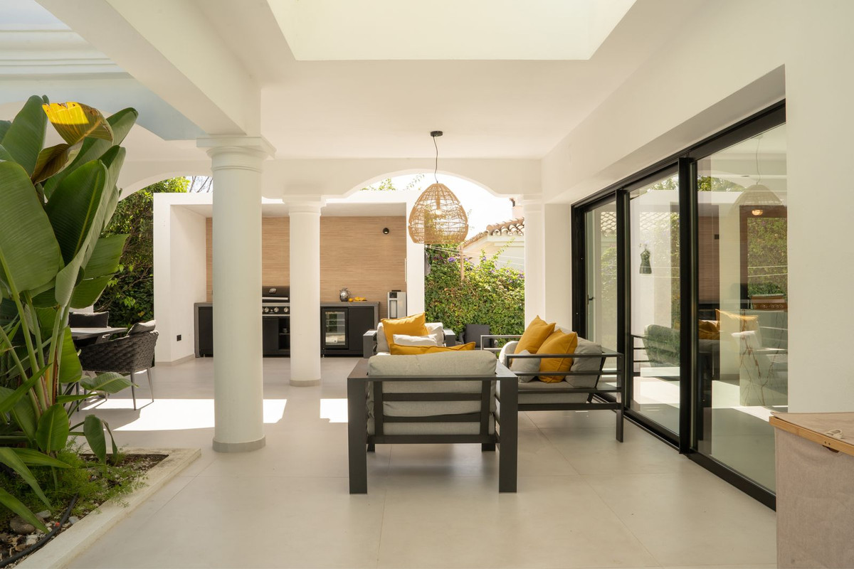 Huis te koop in El Paraiso | 5 slaapkamers H5496214