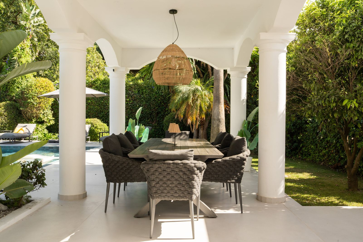 Huis te koop in El Paraiso | 5 slaapkamers H5496214