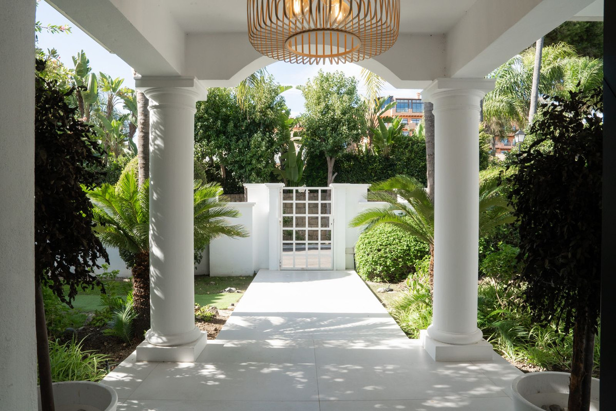 Huis te koop in El Paraiso | 5 slaapkamers H5496214