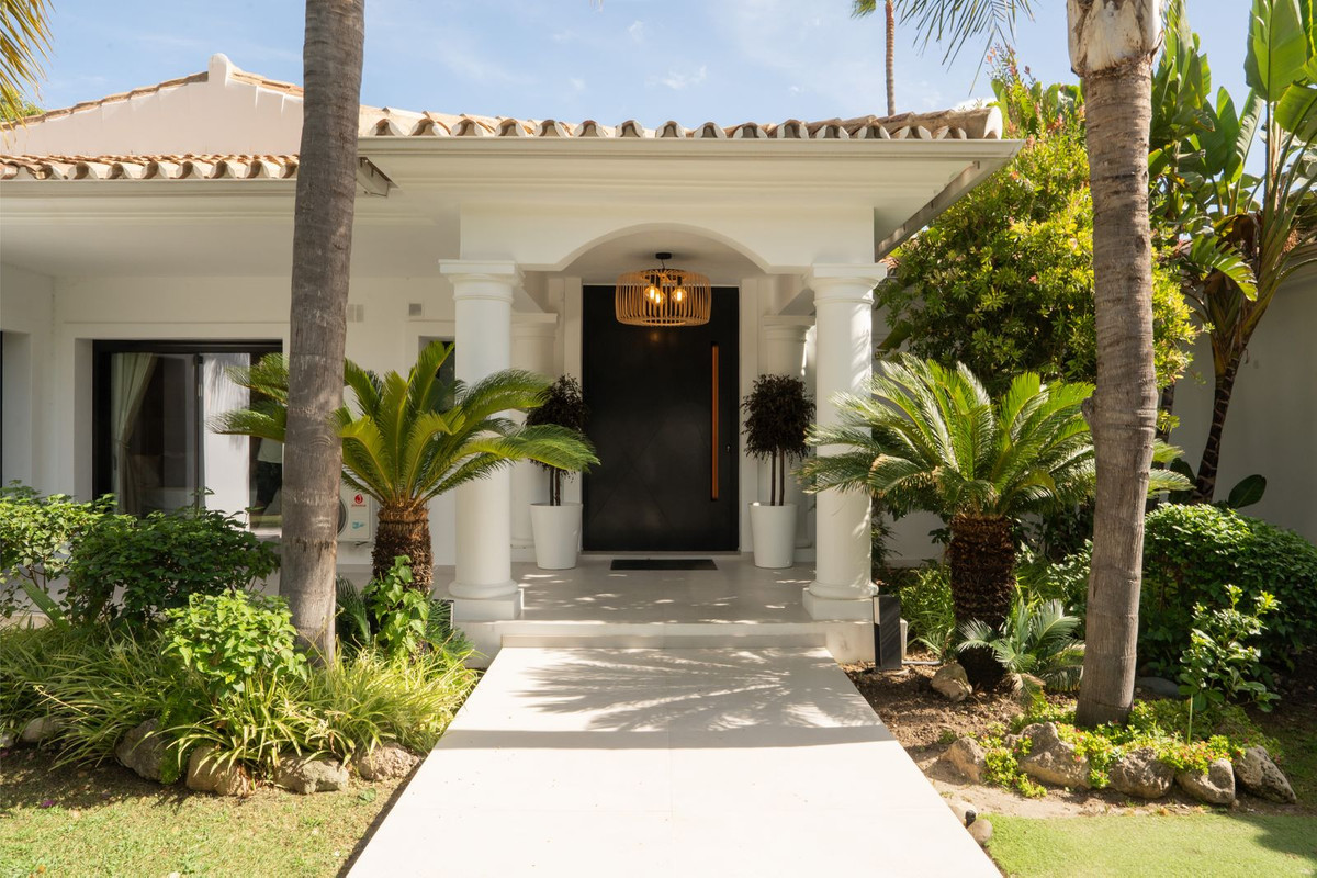 Huis te koop in El Paraiso | 5 slaapkamers H5496214