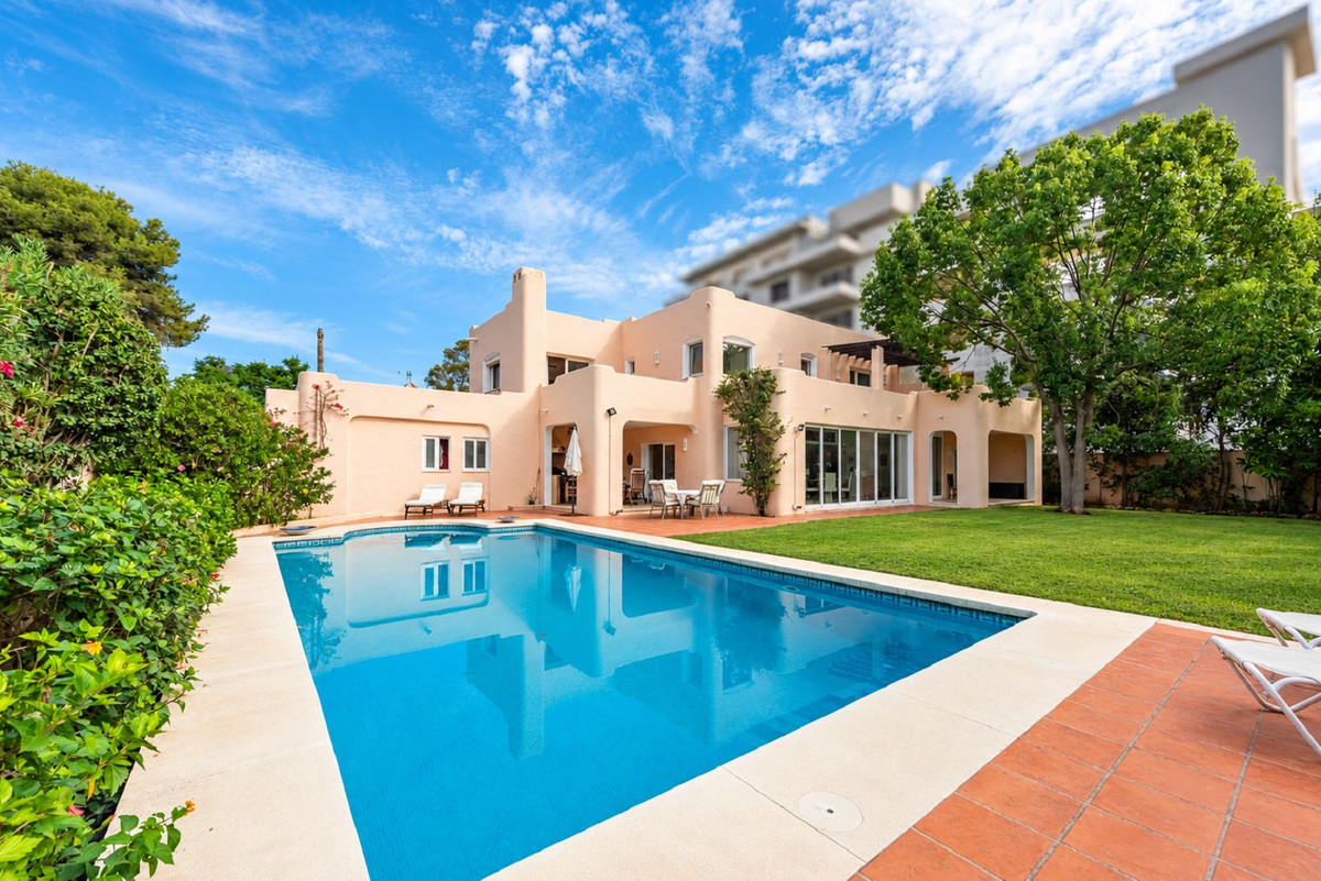 Huis te koop in El Paraiso | 4 slaapkamers H5496880