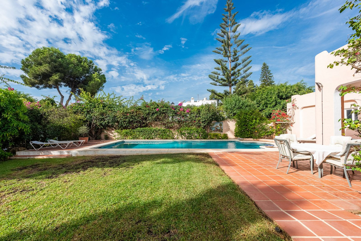 Huis te koop in El Paraiso | 4 slaapkamers H5496880