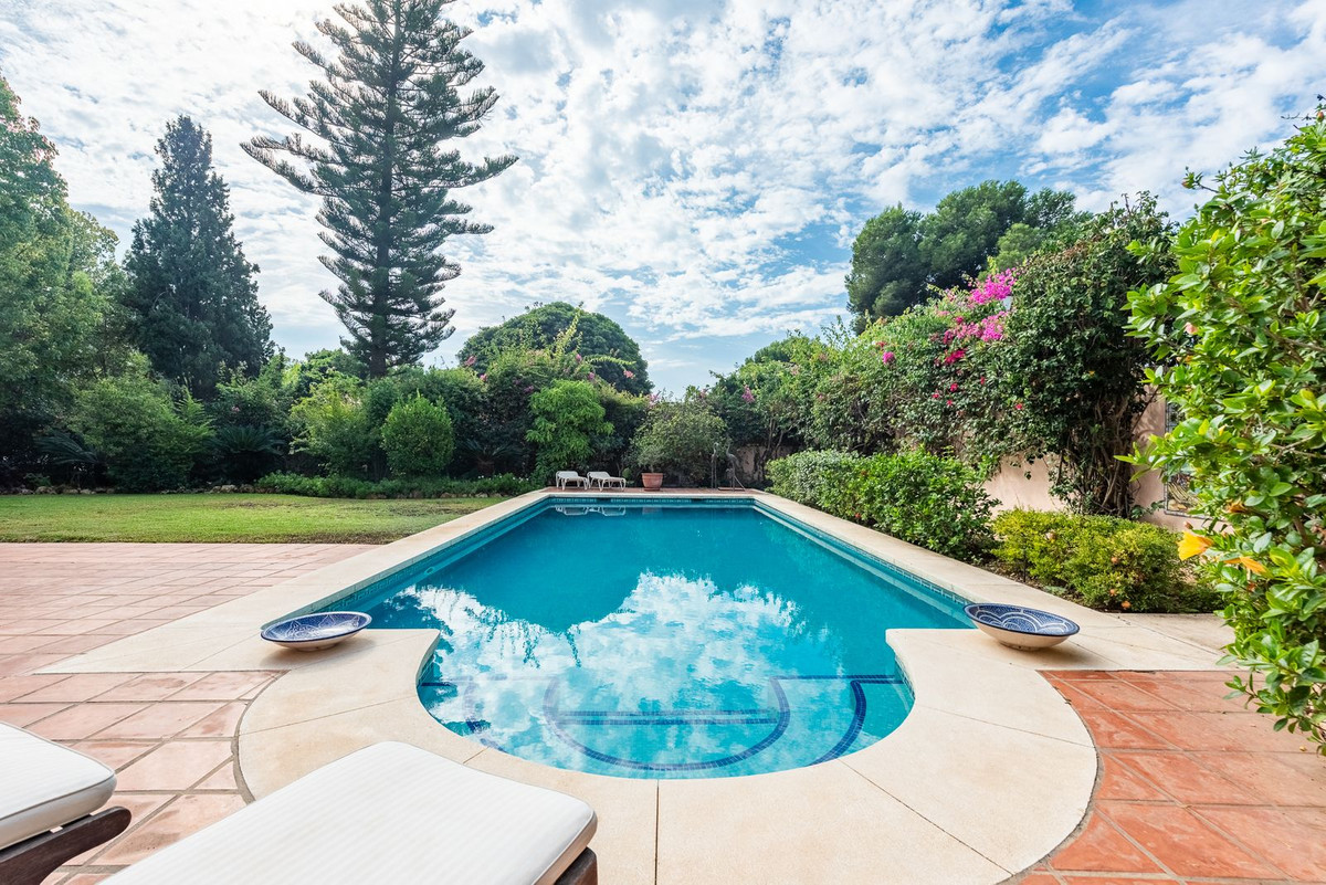 Huis te koop in El Paraiso | 4 slaapkamers H5496880