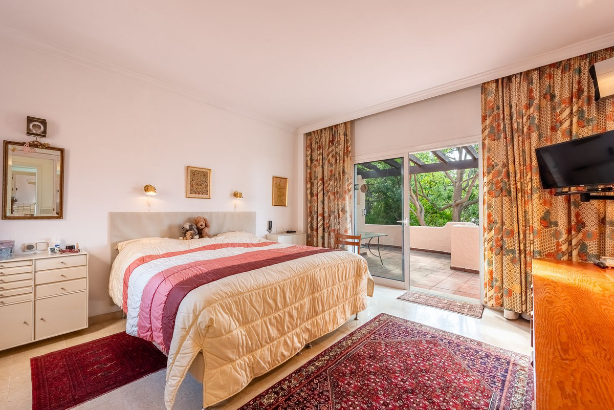 Huis te koop in El Paraiso | 4 slaapkamers H5496880
