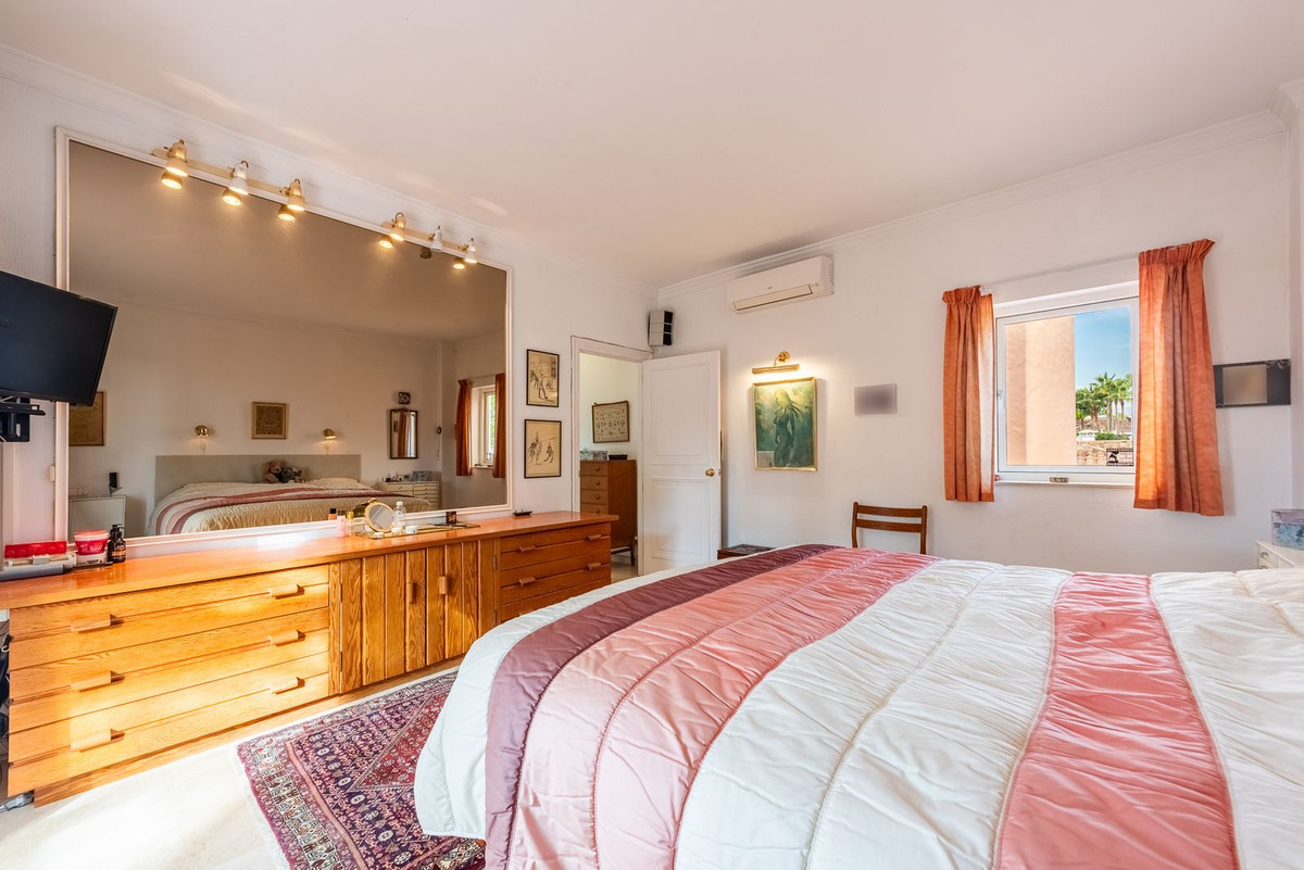 Huis te koop in El Paraiso | 4 slaapkamers H5496880