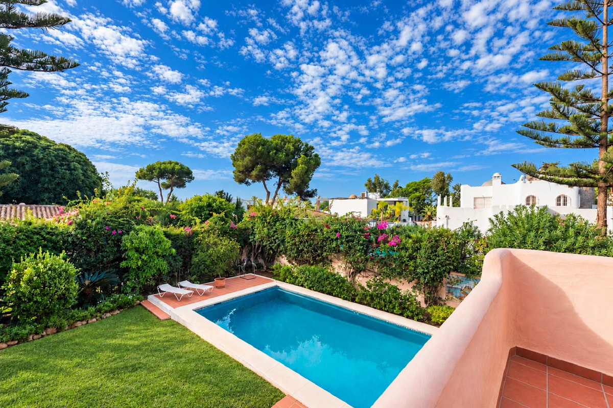 Huis te koop in El Paraiso | 4 slaapkamers H5496880