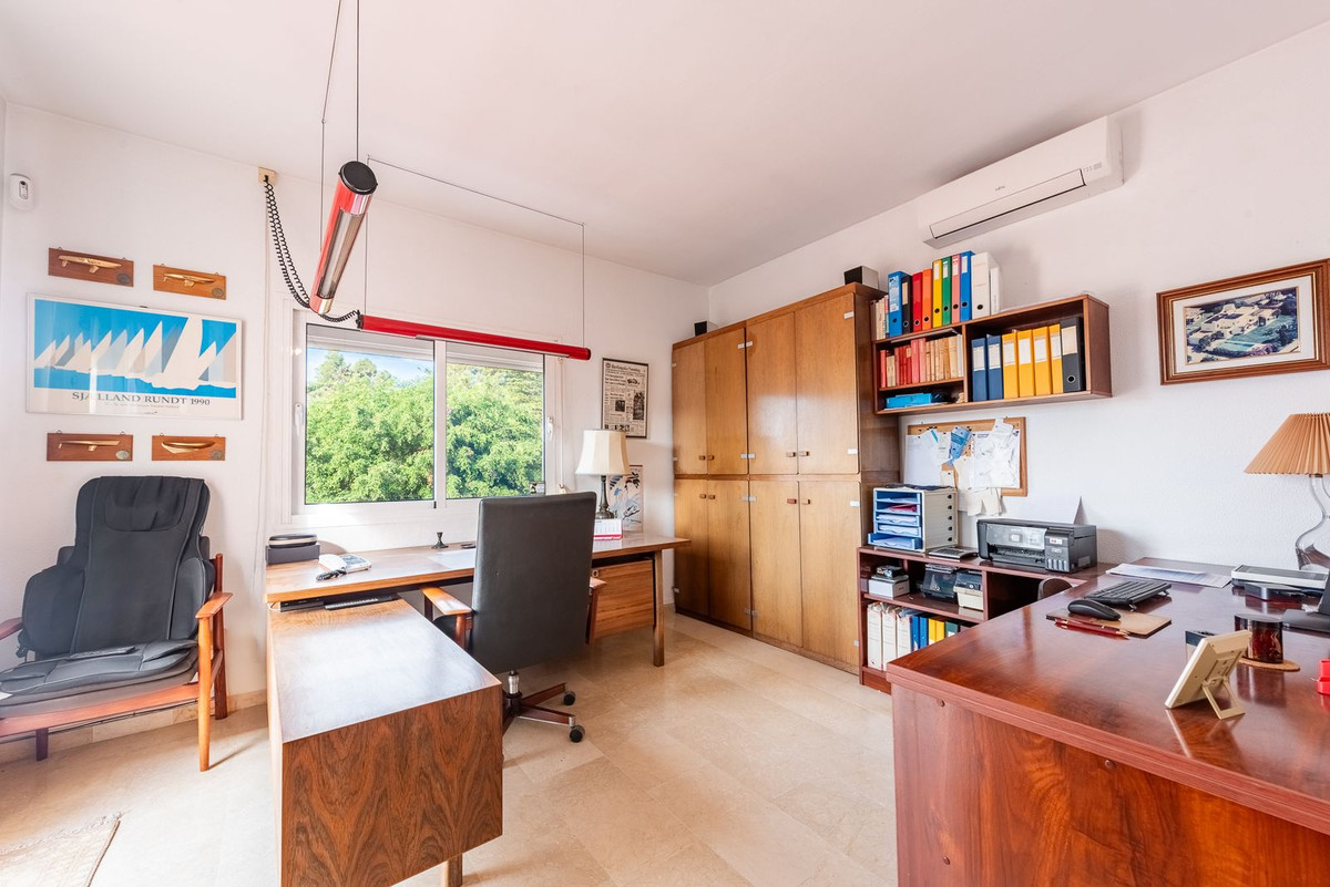 Huis te koop in El Paraiso | 4 slaapkamers H5496880