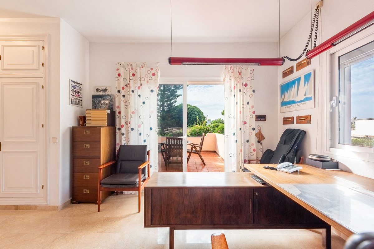 Huis te koop in El Paraiso | 4 slaapkamers H5496880