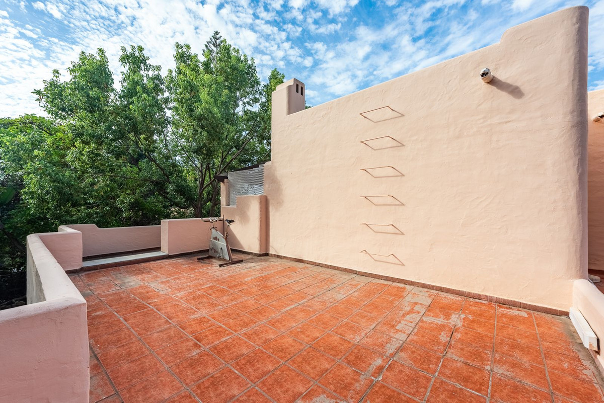 Huis te koop in El Paraiso | 4 slaapkamers H5496880