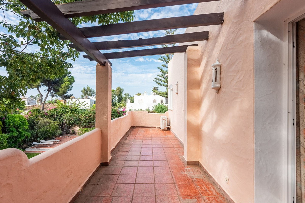 Huis te koop in El Paraiso | 4 slaapkamers H5496880