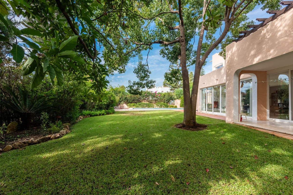 Huis te koop in El Paraiso | 4 slaapkamers H5496880