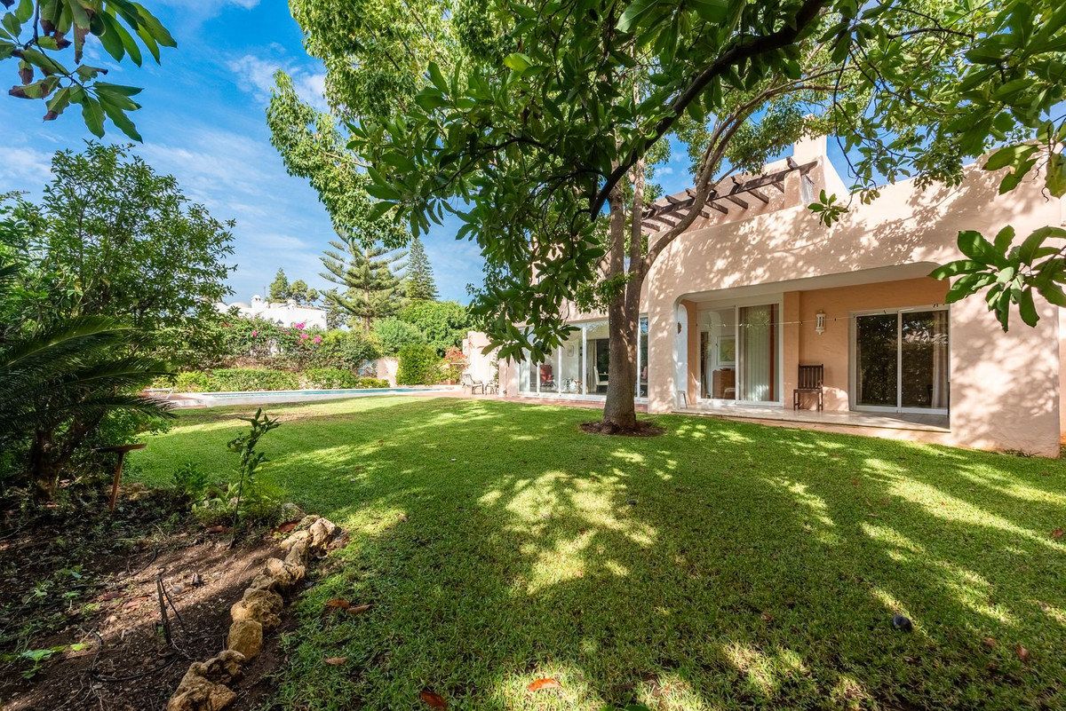 Huis te koop in El Paraiso | 4 slaapkamers H5496880