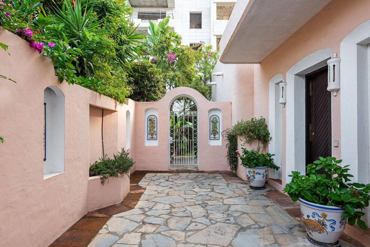 Huis te koop in El Paraiso | 4 slaapkamers H5496880