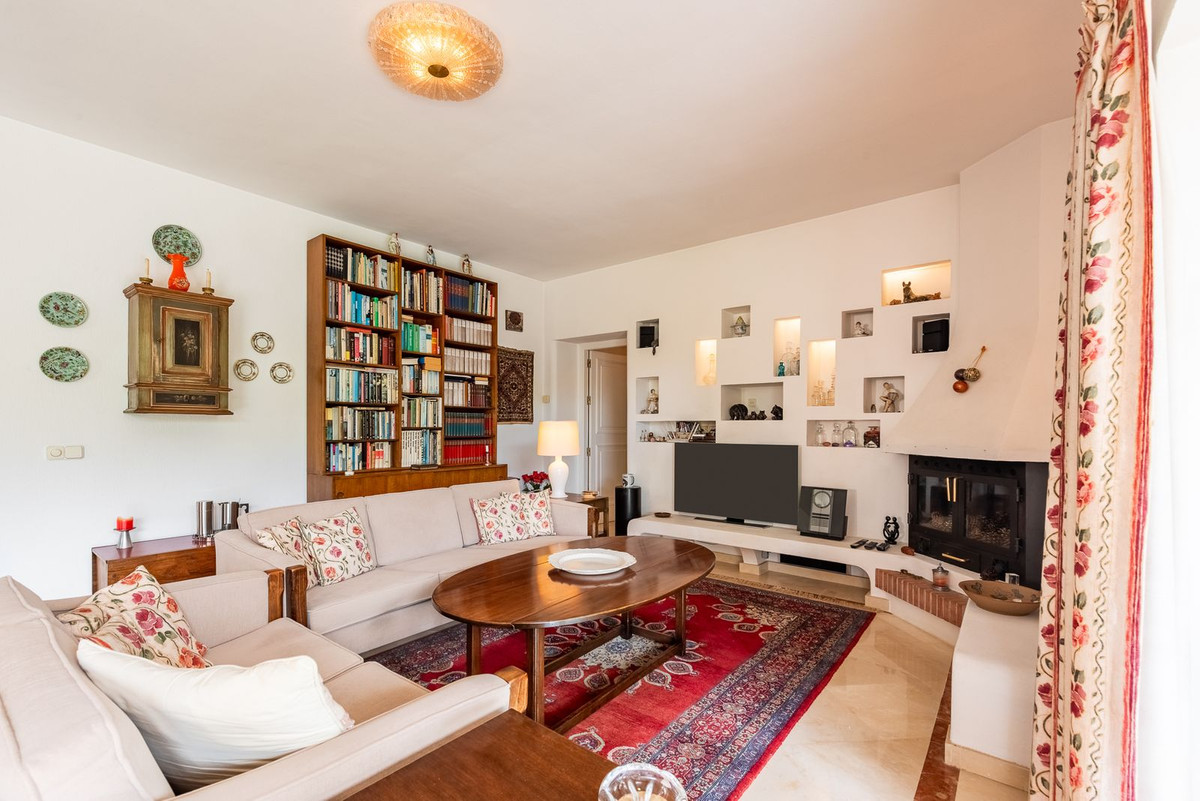 Huis te koop in El Paraiso | 4 slaapkamers H5496880
