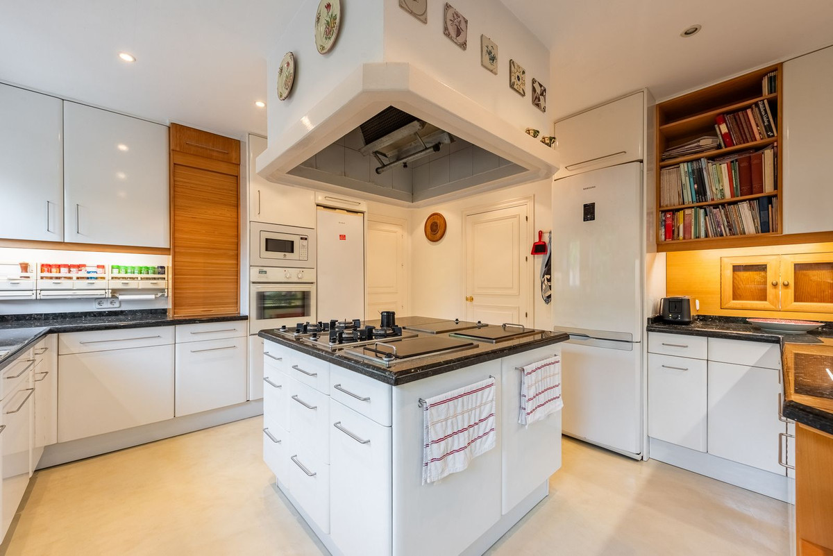Huis te koop in El Paraiso | 4 slaapkamers H5496880