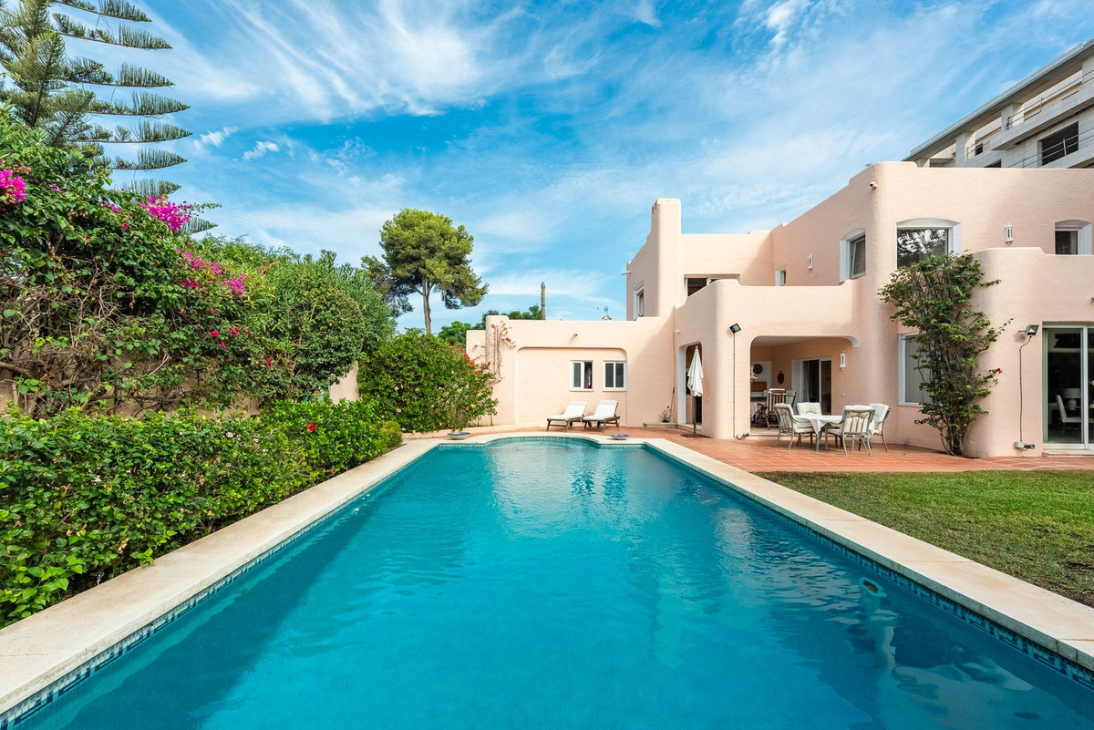 Huis te koop in El Paraiso | 4 slaapkamers H5496880