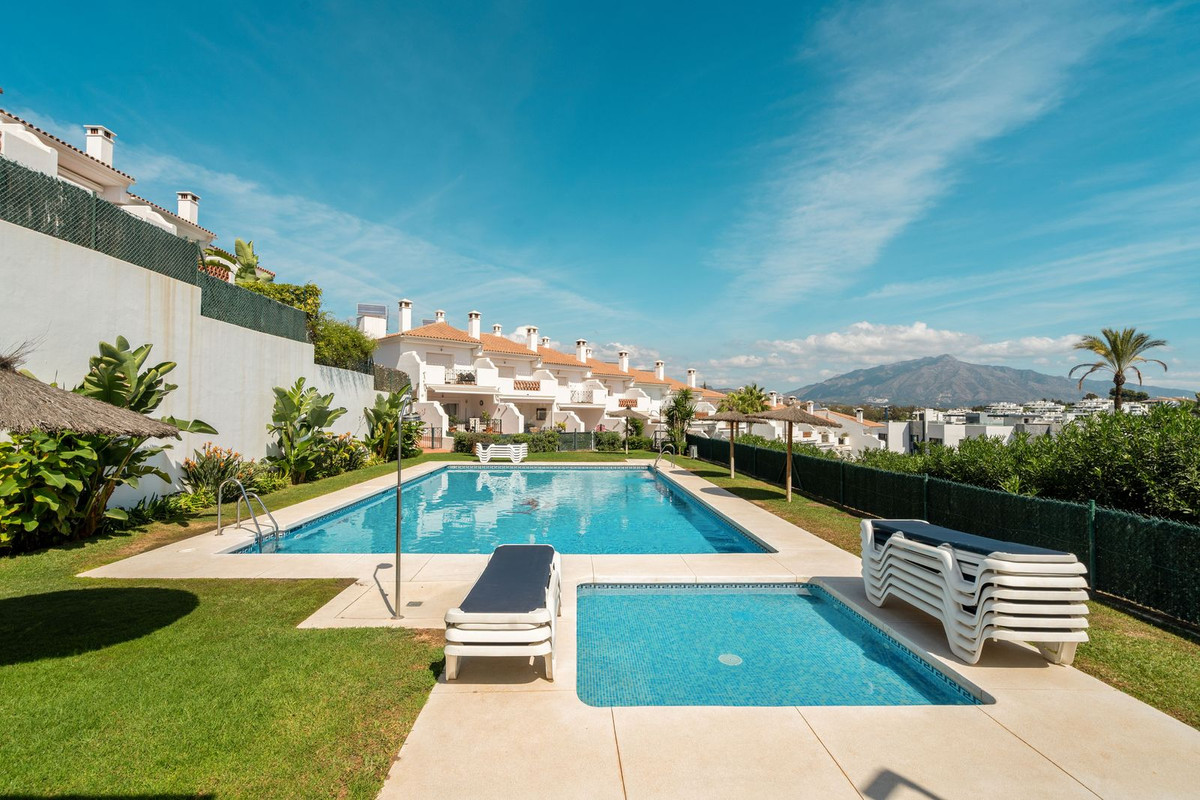 Huis te koop in El Paraiso | 3 slaapkamers H5505889