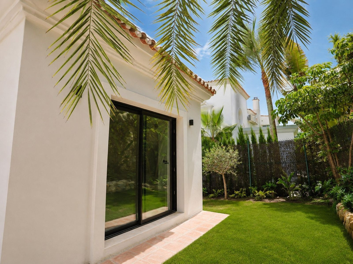 Huis te koop in El Paraiso | 6 slaapkamers H5516968
