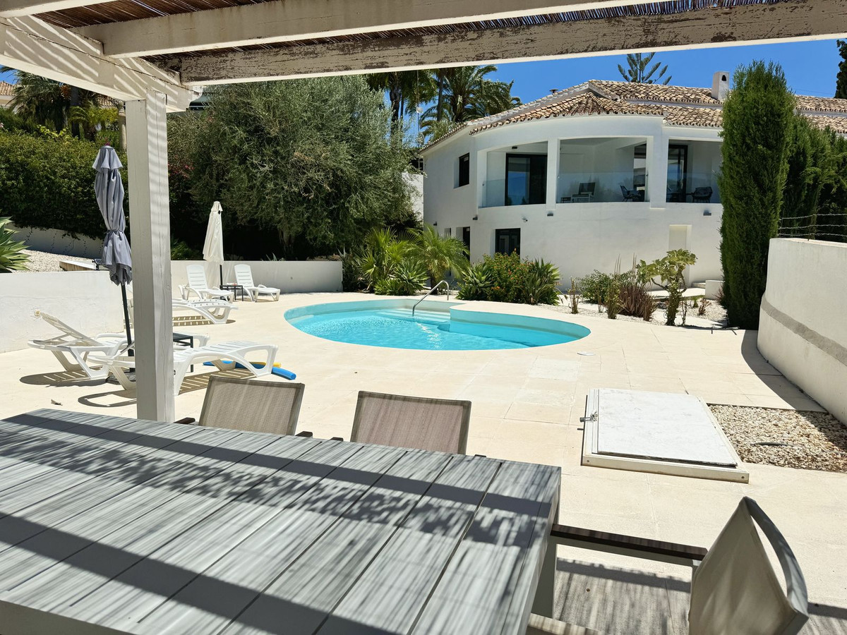 Vrijstaande Villa in El Rosario-32