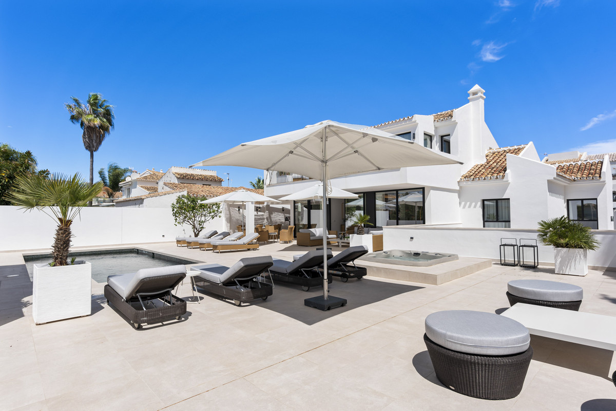 Vrijstaande Villa in El Rosario-40