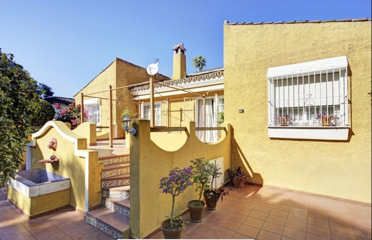 Vrijstaande Villa in El Rosario-11