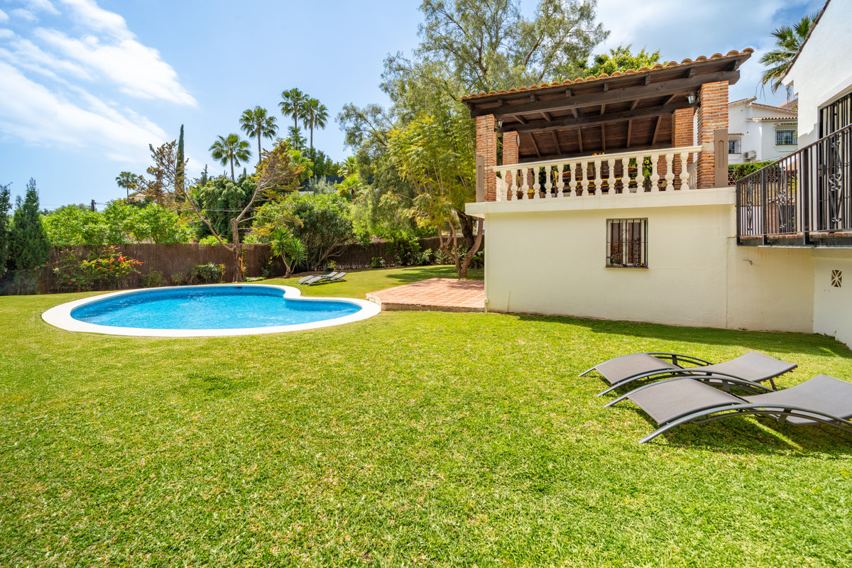 Vrijstaande Villa in El Rosario-39