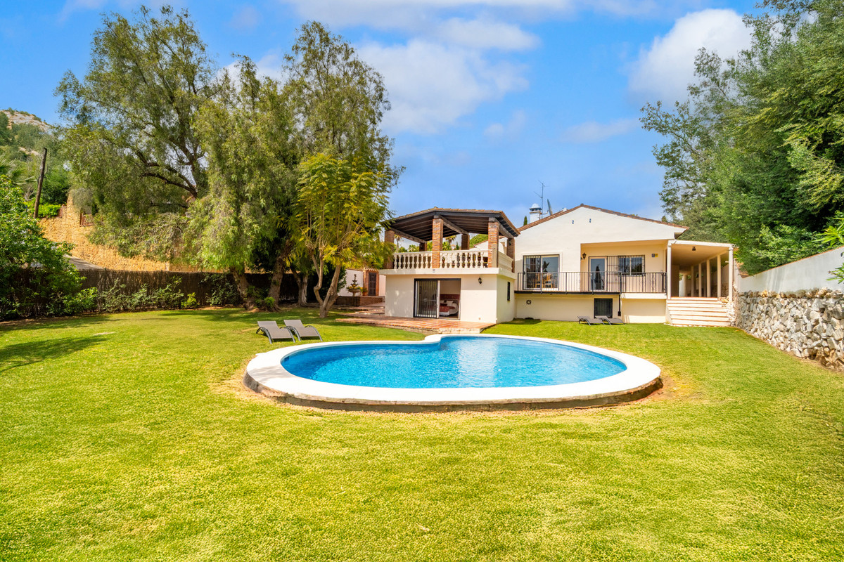 Vrijstaande Villa in El Rosario-9