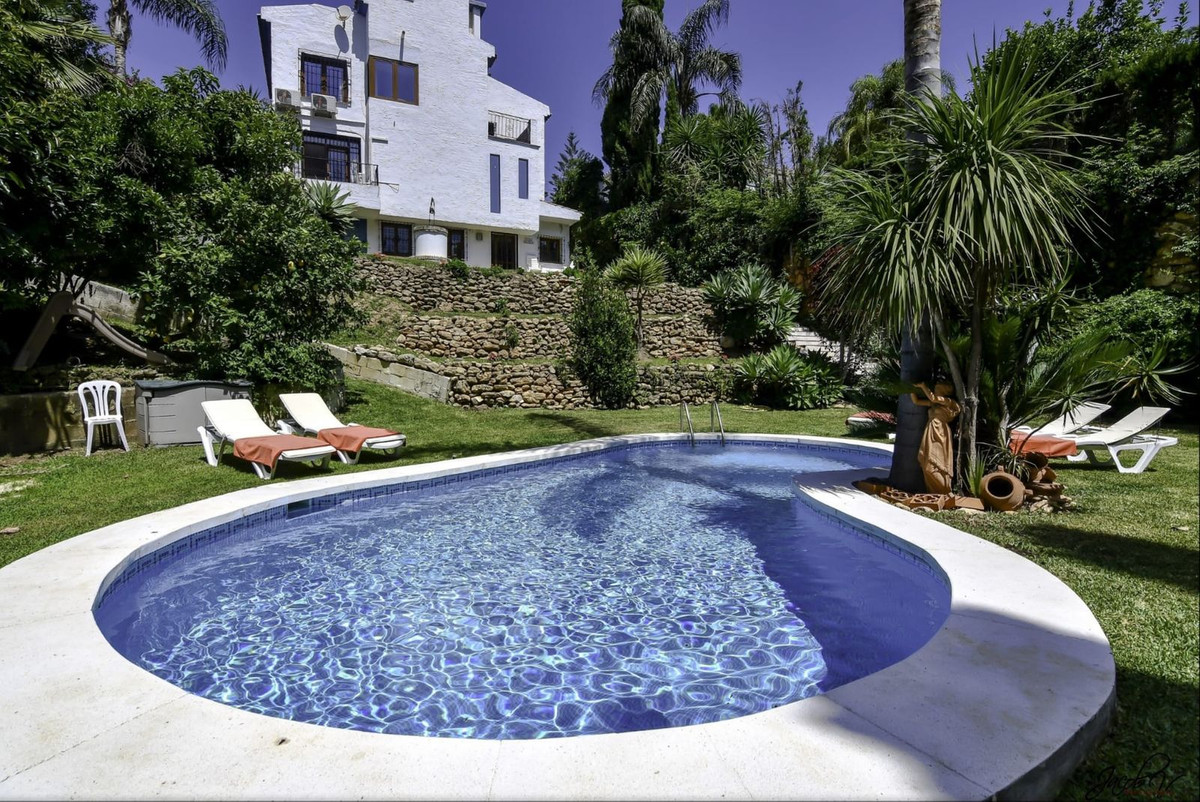 Huis te koop in El Rosario | 4 slaapkamers H5107462