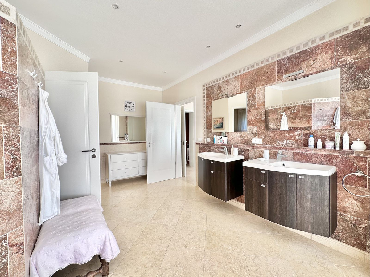 Huis te koop in El Rosario | 6 slaapkamers H5114674