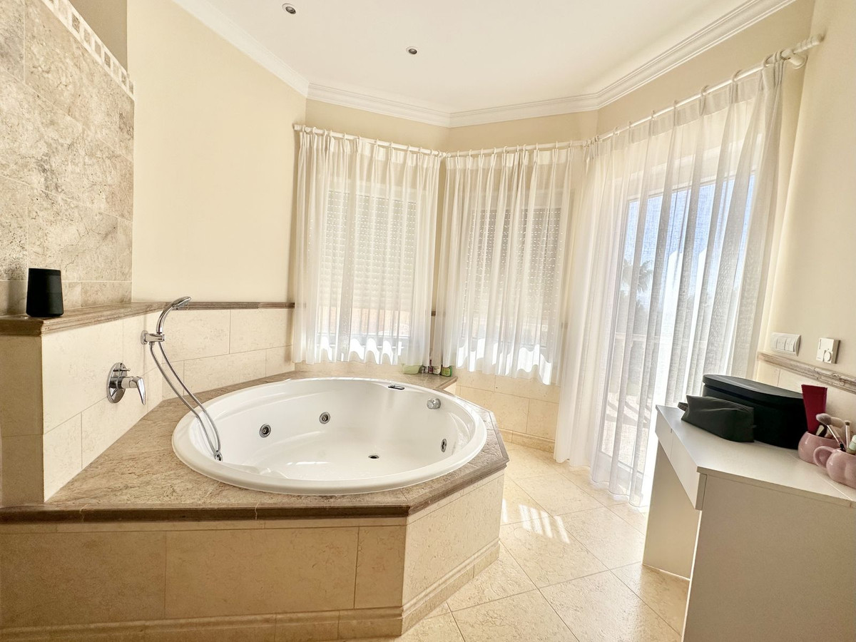 Huis te koop in El Rosario | 6 slaapkamers H5114674