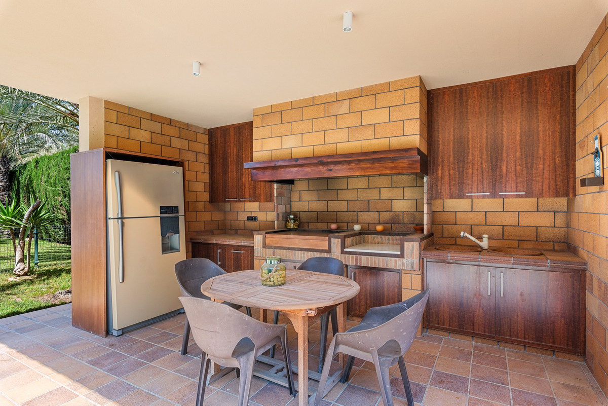 Vrijstaande Villa te koop in Elche | 5 slaapkamers H5034481