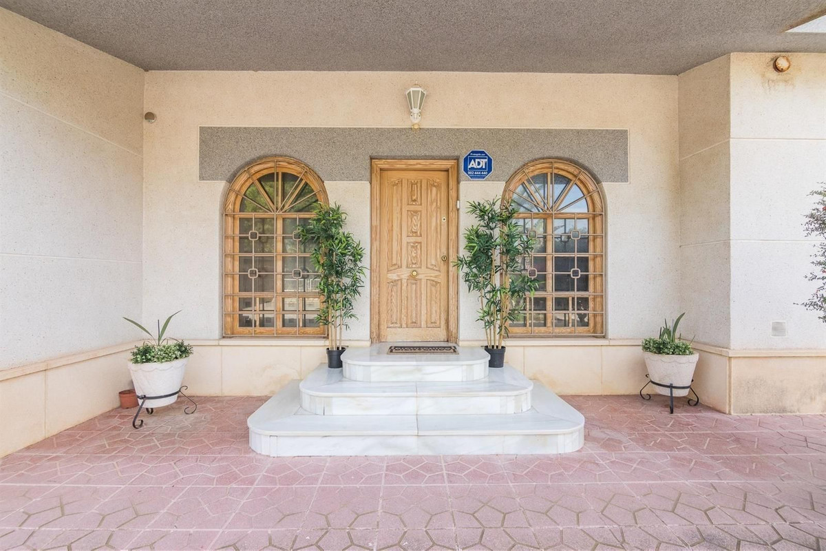 Vrijstaande Villa te koop in Elche | 5 slaapkamers H5182126