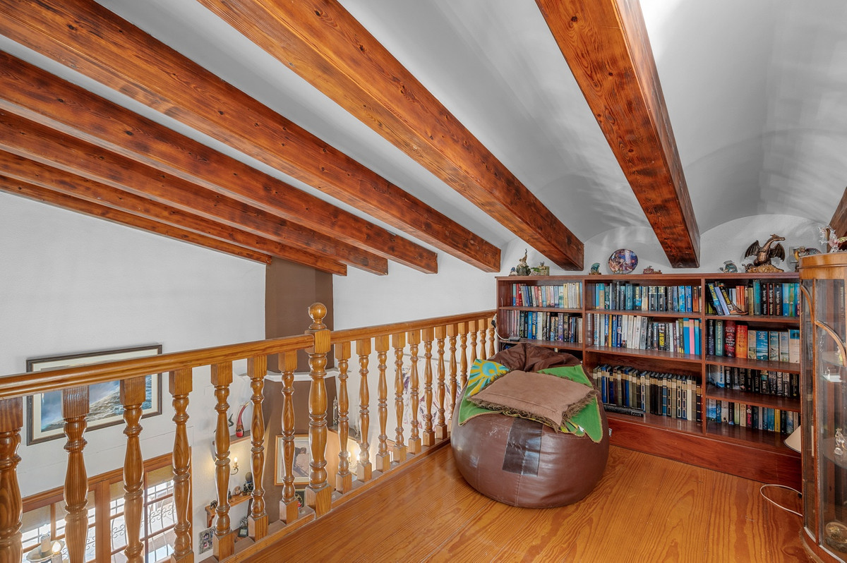 Vrijstaande Villa te koop in Elche | 6 slaapkamers H5214022