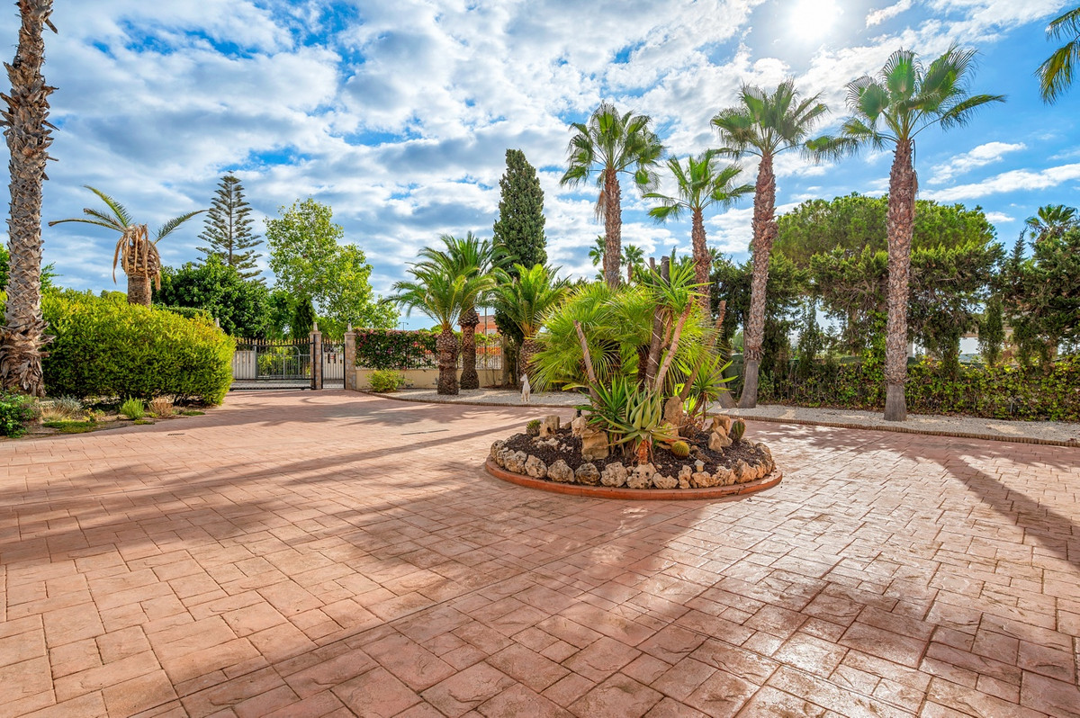 Vrijstaande Villa te koop in Elche | 6 slaapkamers H5214022