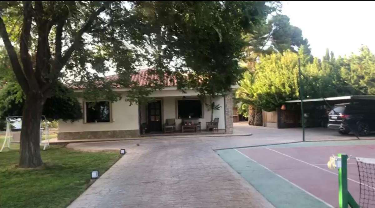 Vrijstaande Villa te koop in Elda | 4 slaapkamers H5509342
