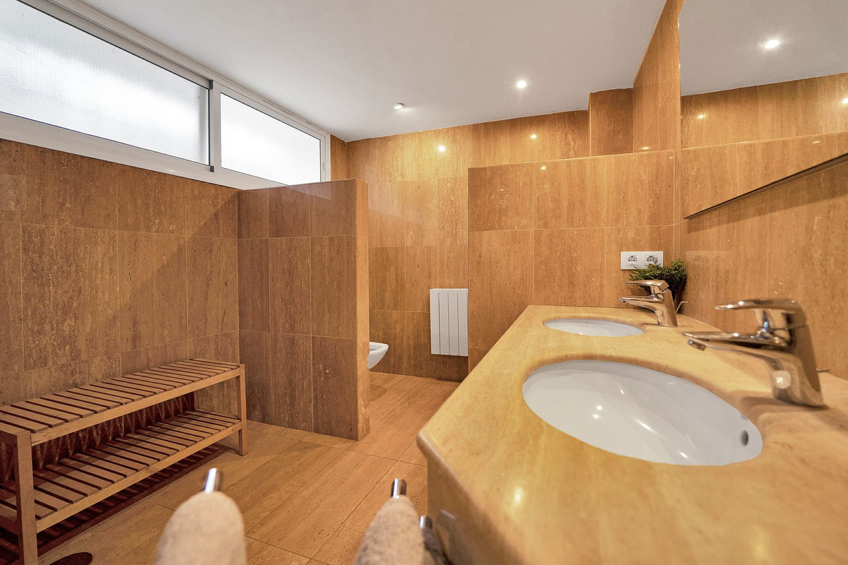 Property main view 60