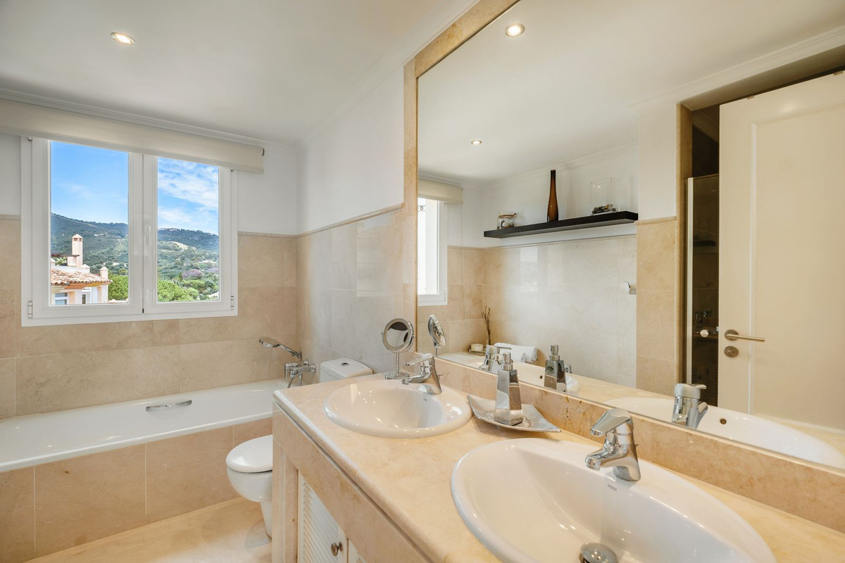 Semi-Vrijstaande Villa in Elviria-17