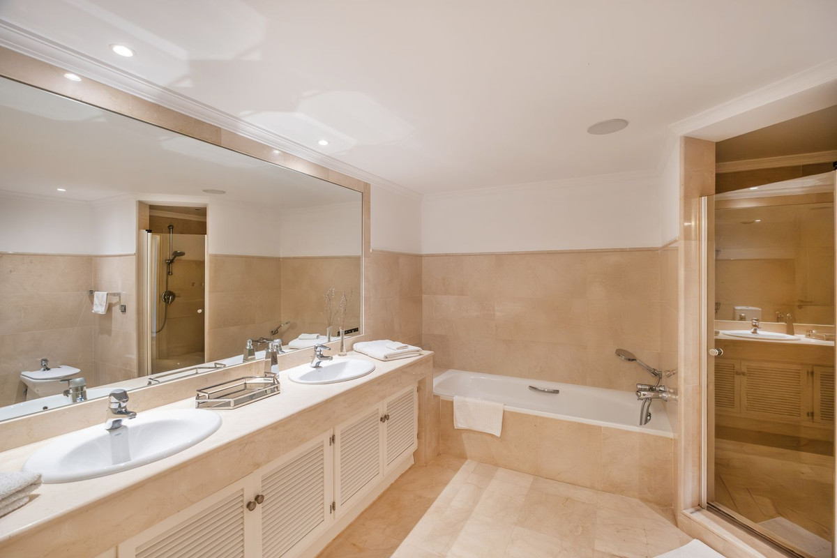 Semi-Vrijstaande Villa in Elviria-23