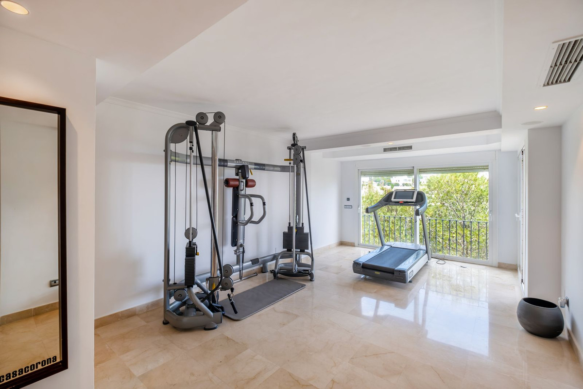 Semi-Vrijstaande Villa in Elviria-24