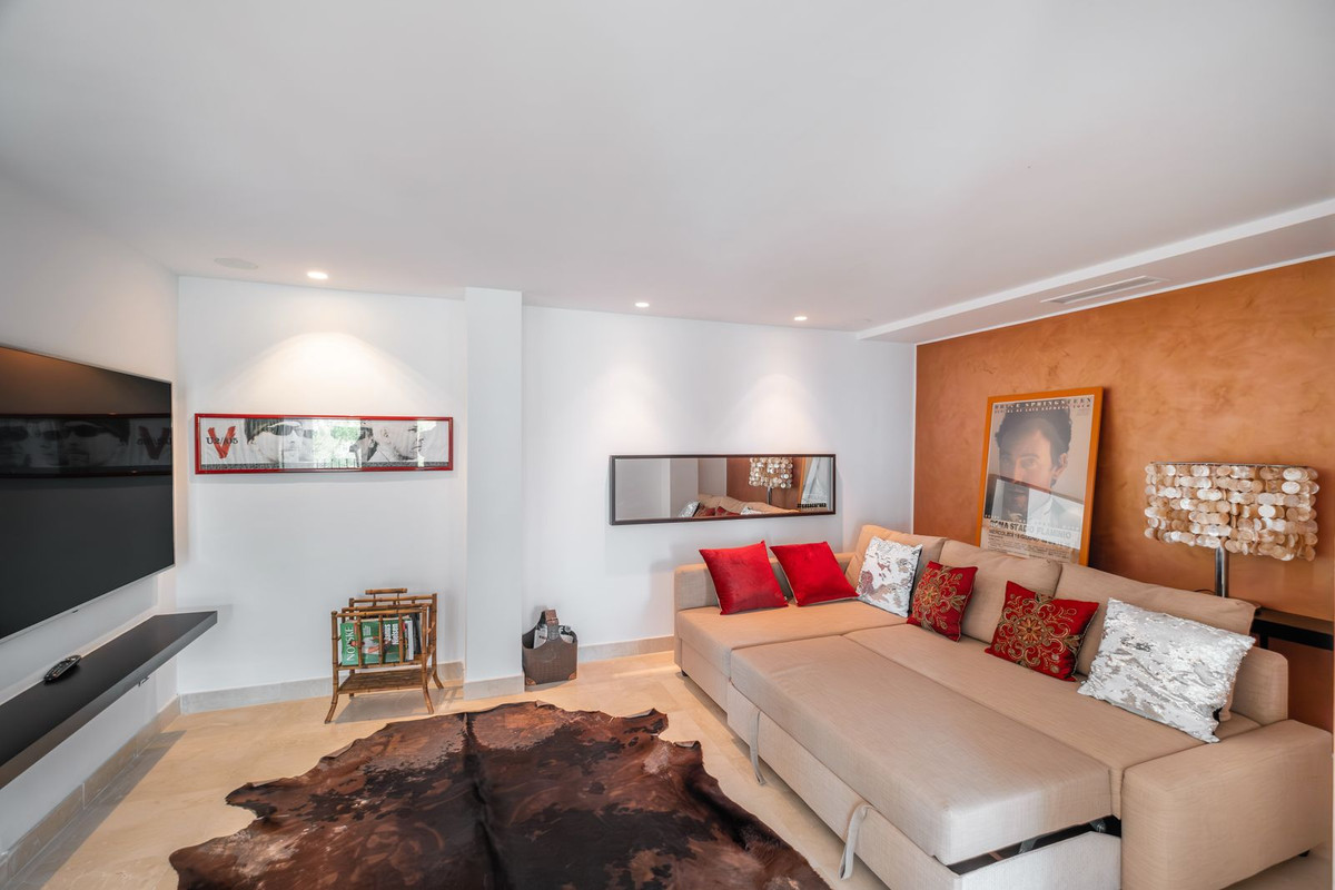 Semi-Vrijstaande Villa in Elviria-25