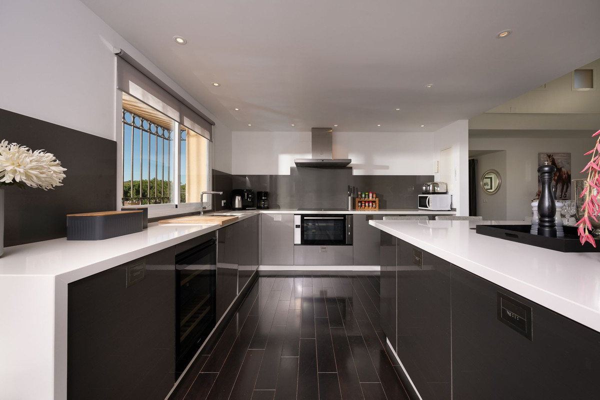 Penthouse Duplex for sale in Elviria | 4 bedrooms H4890589