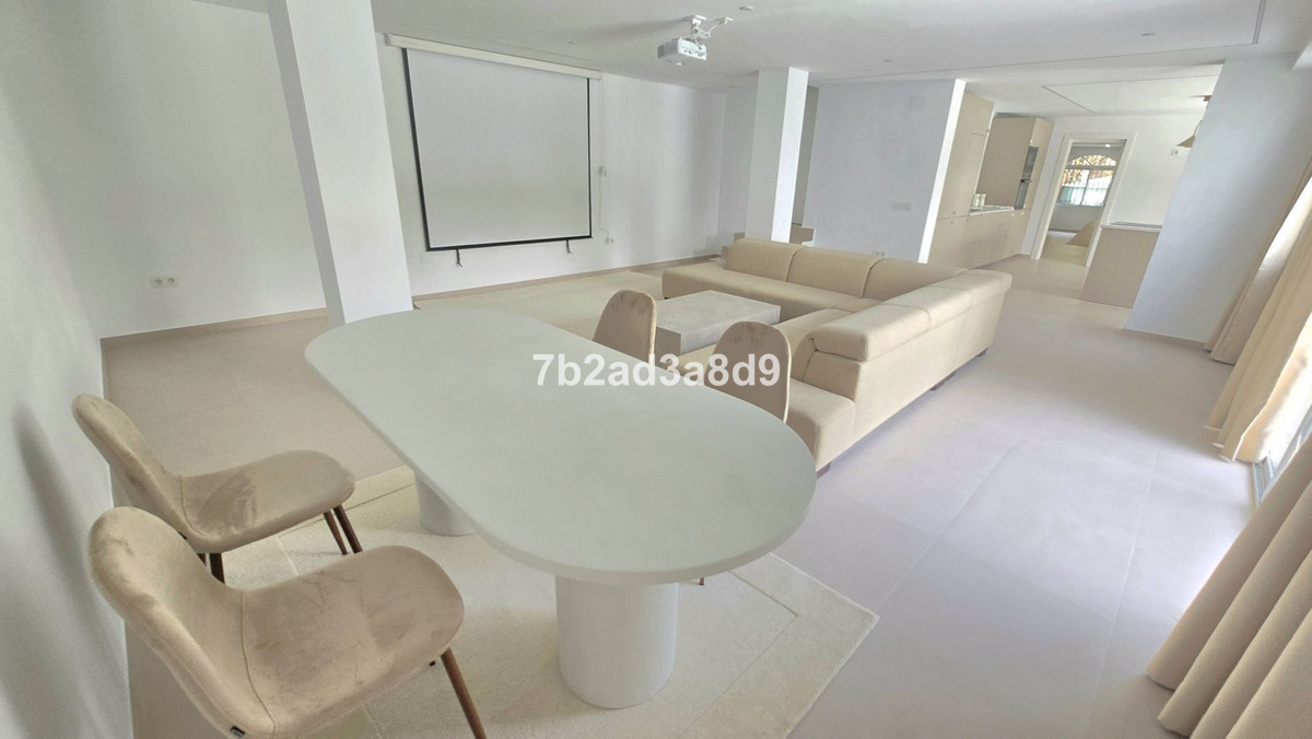 Vrijstaande Villa in Elviria-36