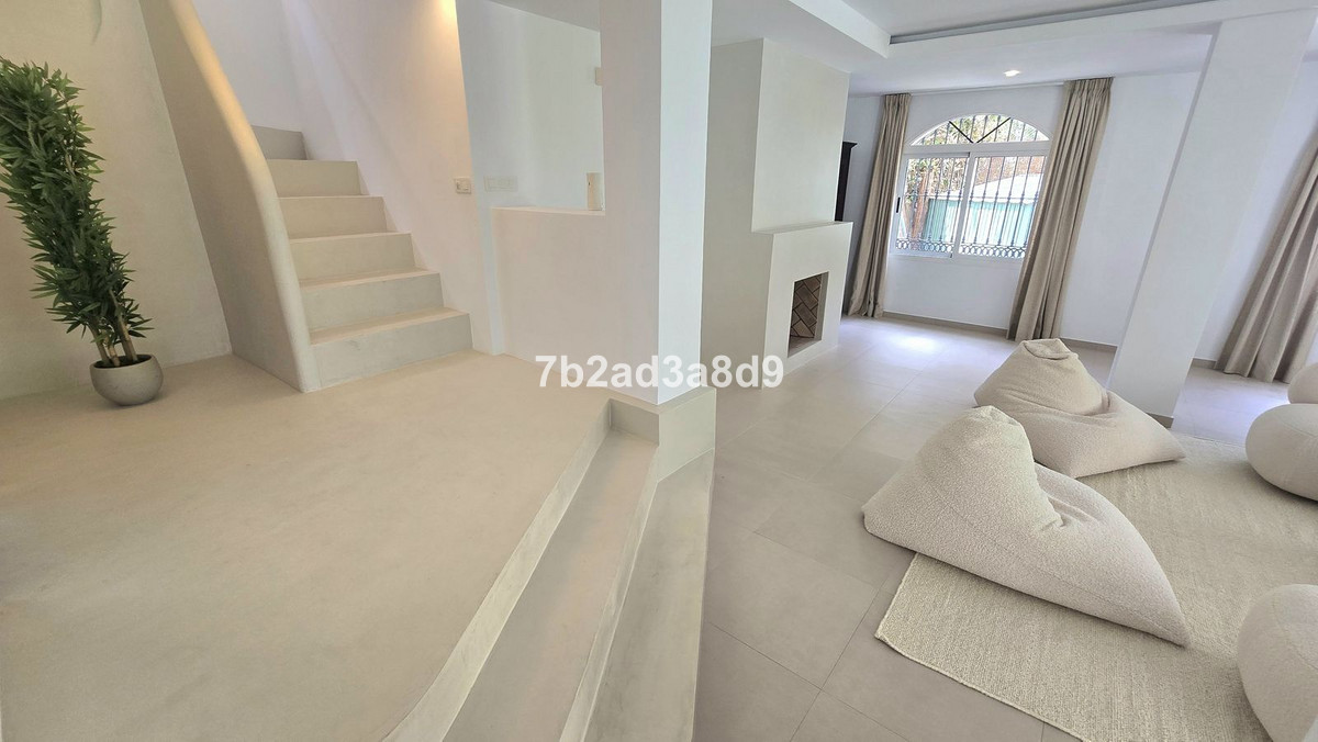Vrijstaande Villa in Elviria-4