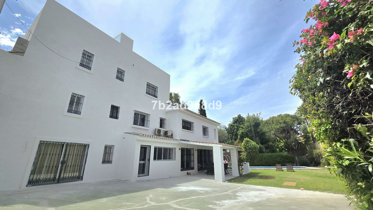 Vrijstaande Villa in Elviria-44