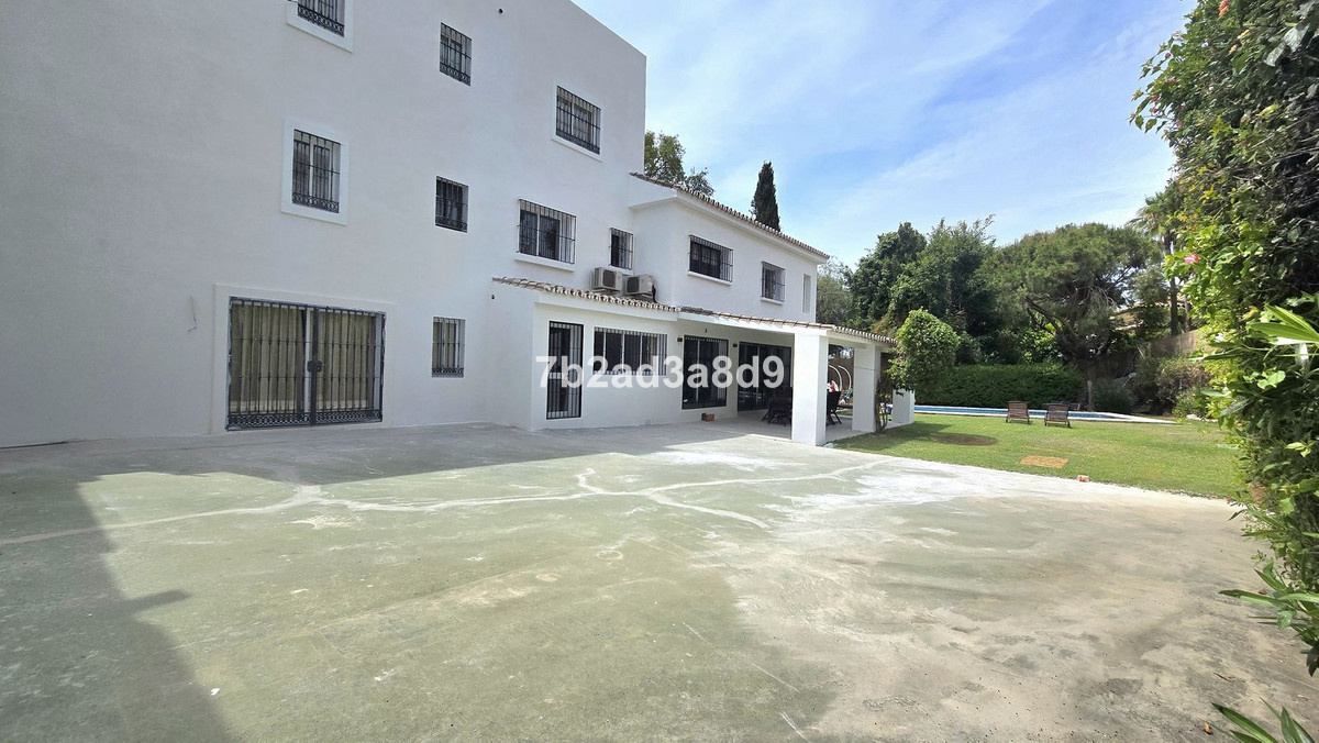 Vrijstaande Villa in Elviria-45