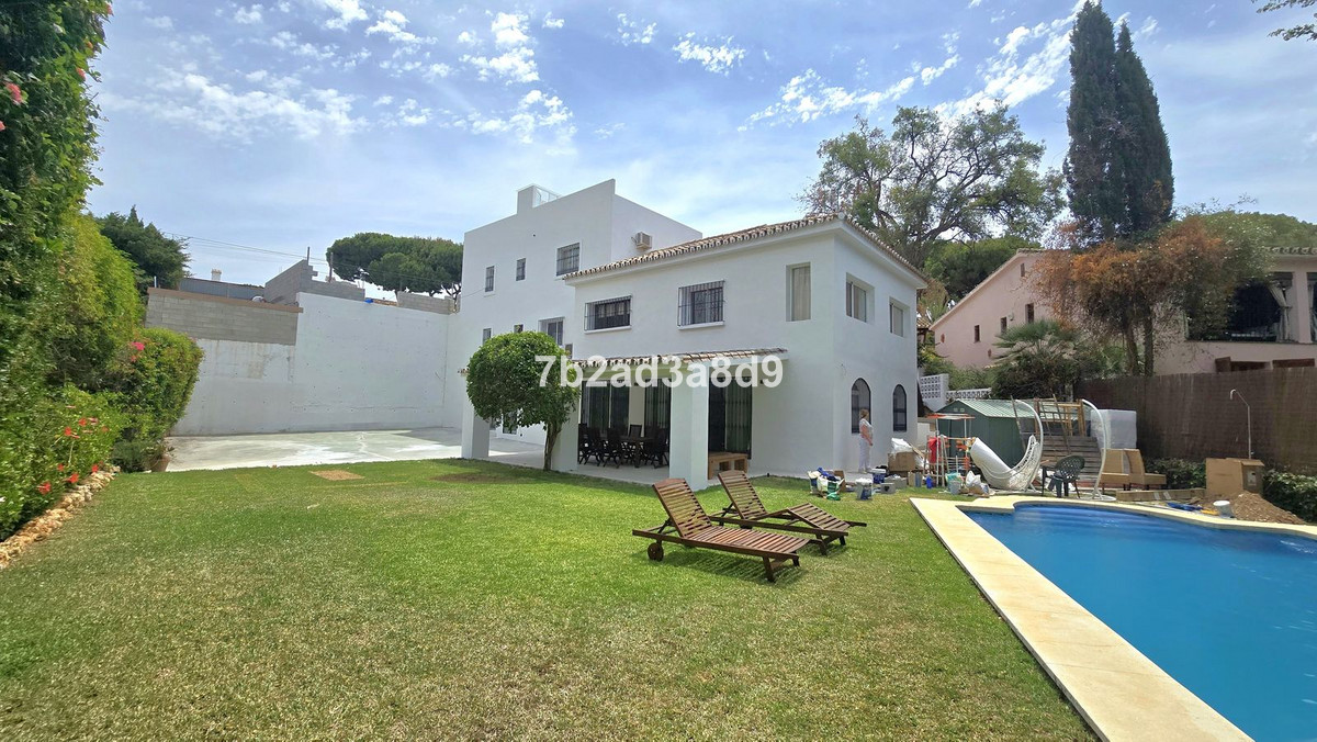 Vrijstaande Villa in Elviria-46