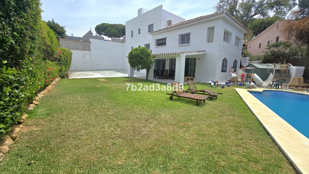 Vrijstaande Villa in Elviria-47